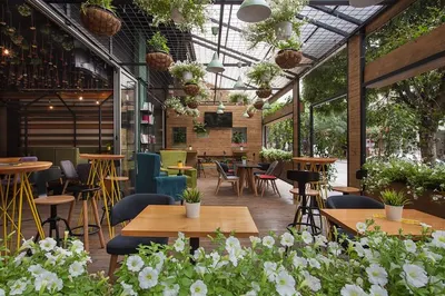 Juice Bar And Outdoor Dining Area