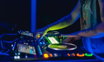 Live Dj Booth